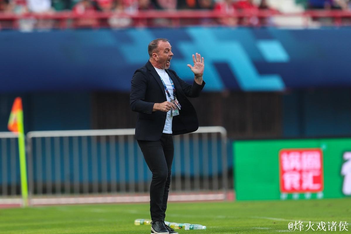 中甲三队齐换帅：形势不妙时 换帅换活法